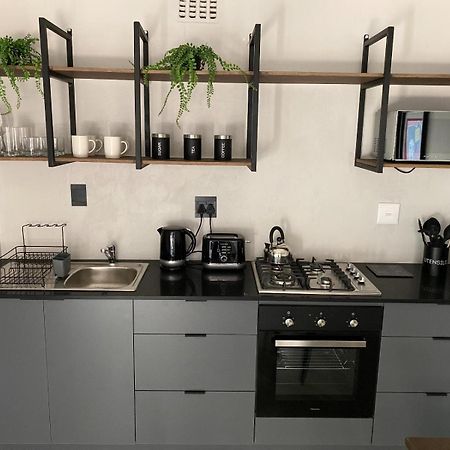 46 On Allcock Guest Apartment & Luxury Room พริทอเรีย ภายนอก รูปภาพ