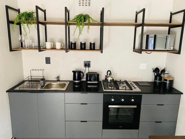 46 On Allcock Guest Apartment & Luxury Room พริทอเรีย ภายนอก รูปภาพ
